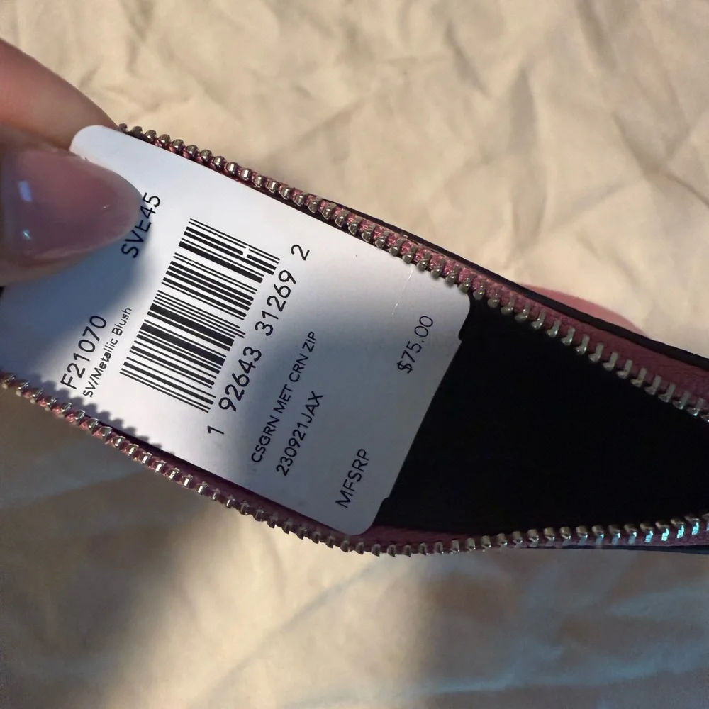 Chic Black and Pink Zip Wallet - Picture 3 of 3